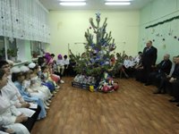 В преддверии Новогодних праздников дети из противотуберкулезного санатория получили подарки от министра здравоохранения области