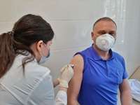 Медики городской больницы № 6 приняли участие в вакцинации от COVID-19