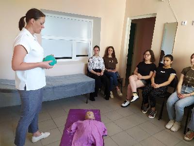 Преподаватели Энгельсского медицинского колледжа провели профориентационные занятия с учениками Краснокутского района 