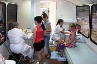 В детских оздоровительных лагерях Саратовской области продолжаются выездные медицинские осмотры отдыхающих детей 