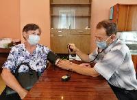 Врачи центра здоровья Балашовской районной больницы обследовали жителей села Старый Хопер 