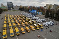 Вячеслав Володин передал Саратовской области 29 автомобилей скорой помощи и 50 школьных автобусов