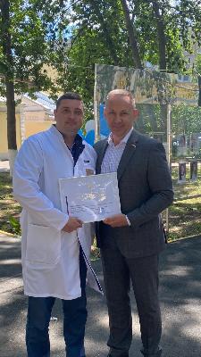 Сенатор Олег Алексеев поздравил медицинских работников с профессиональным праздником   