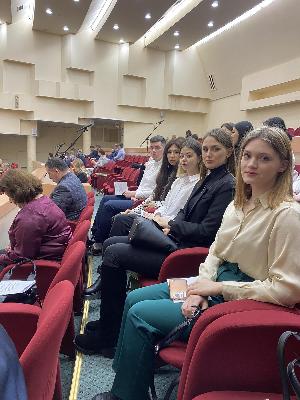 Студенты Саратовского областного базового медицинского колледжа присутствовали на депутатских слушаниях в Саратовской областной Думе  