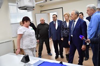 Губернатор Валерий Радаев вместе с жителями микрорайона Елшанка г. Саратова осмотрел новую поликлинику