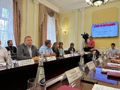 Министр здравоохранения Саратовской области Олег Костин принял участие в заседании попечительского совета СГМУ