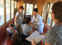 Пассажирам «трамвая здоровья» рассказали о пользе физической активности