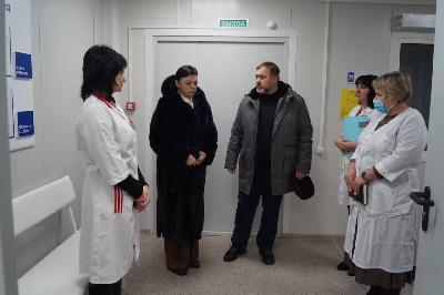 По поручению министра здравоохранения области Олега Костина, Елена Степченкова посетила несколько подразделений Балашовской районной больницы.  