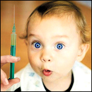 На детской площадке работала народная приемная «Кому и зачем нужны прививки?»