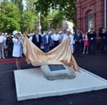 В Саратове состоялась торжественная церемония открытия закладного камня на месте будущего памятника военной медсестре