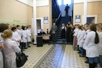 В Саратовском медколледже открылась художественная выставка в рамках проекта «Медицинский вернисаж» к 80-летию области