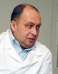 Министр здравоохранения Саратовской области Владимир Шульдяков поздравляет сотрудников служб скорой медицинской помощи с праздником